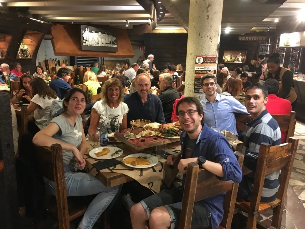 Dinner in Oviedo with Verònica Postils, Carme, Miquel Solà, Diego Andrada, Israel Fernández and Edu (ESCB2)